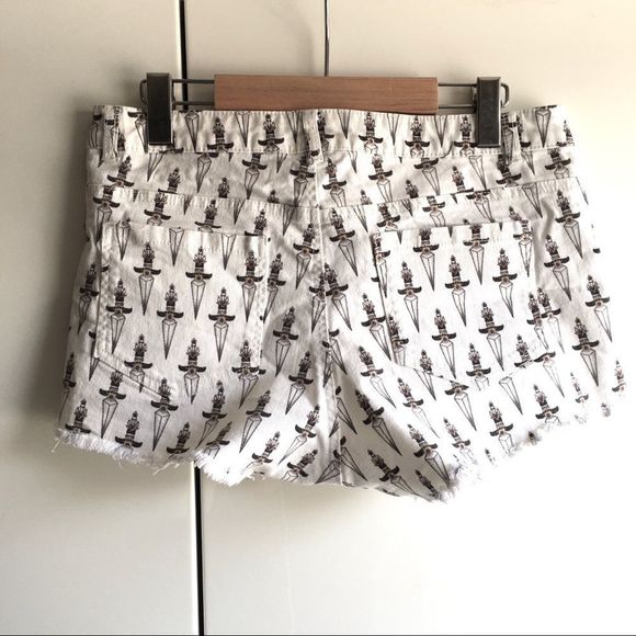 H&M shorts cutoff denim high waisted jean shorts with dagger knife print size 12 - Picture 10 of 14